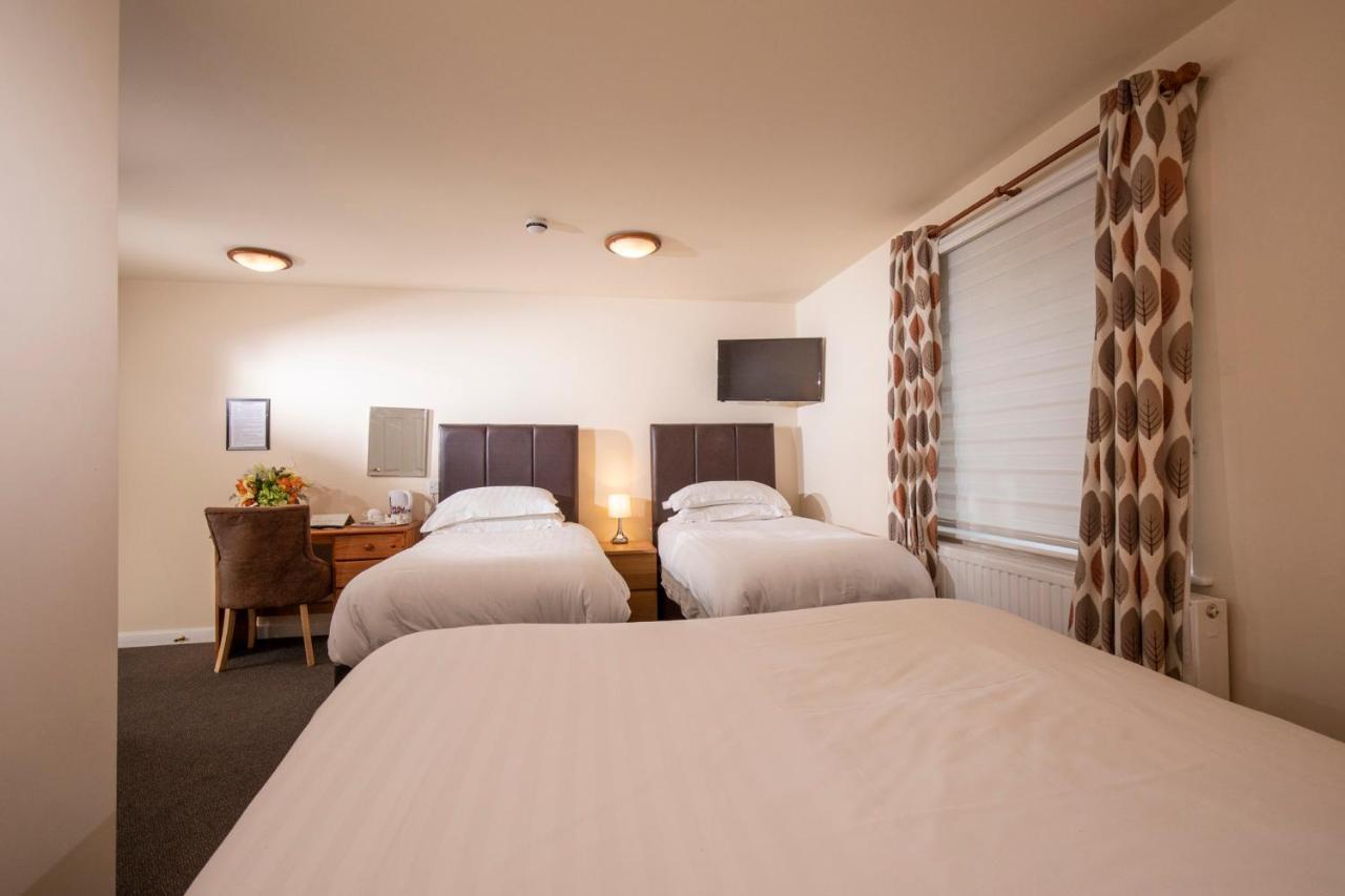 The Cock Inn Hotel Sheering  Esterno foto