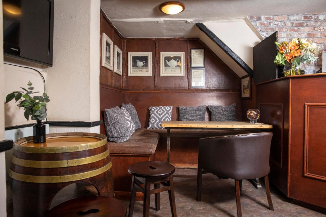 The Cock Inn Hotel Sheering  Esterno foto