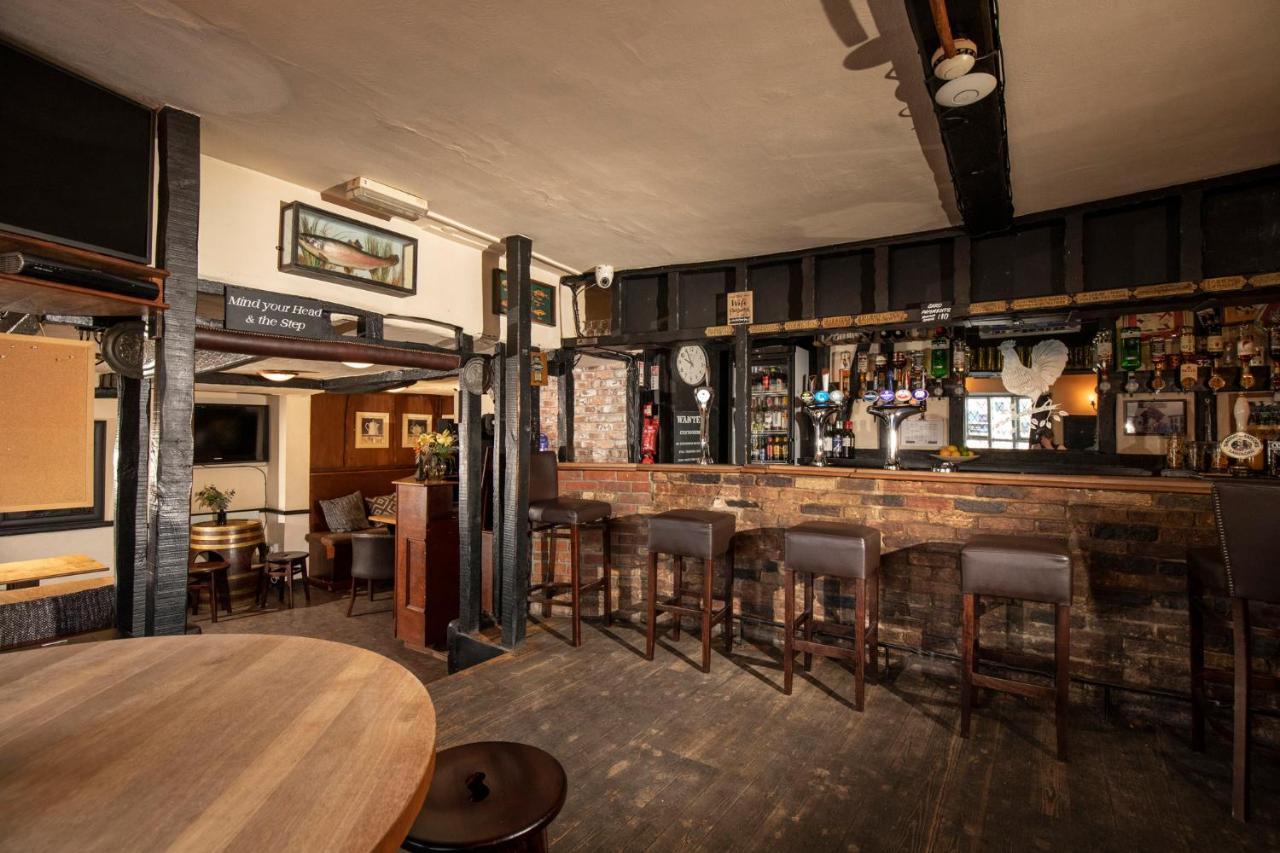 The Cock Inn Hotel Sheering  Esterno foto